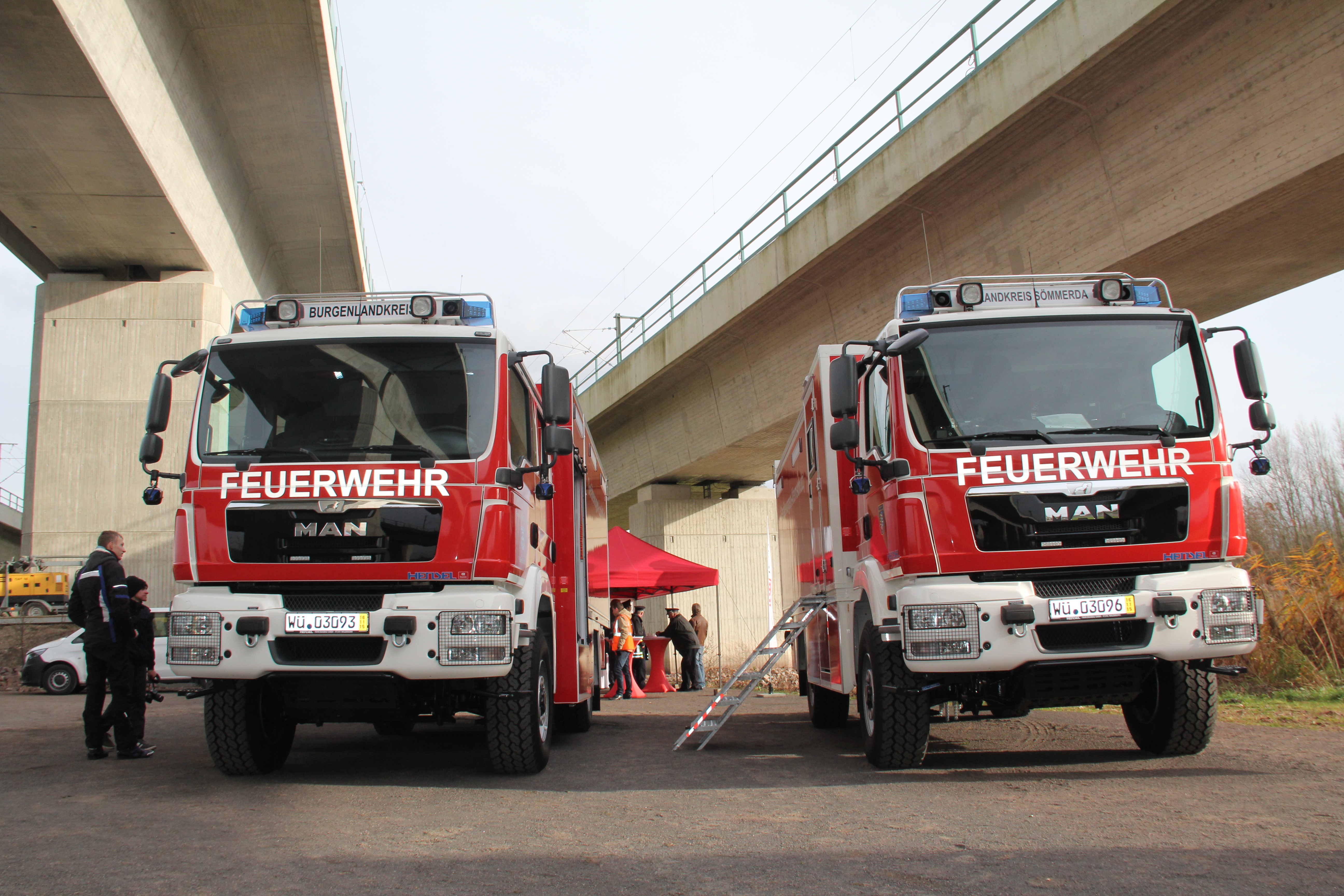 Gerätewagen unter der Saale-ElsterTalbrücke