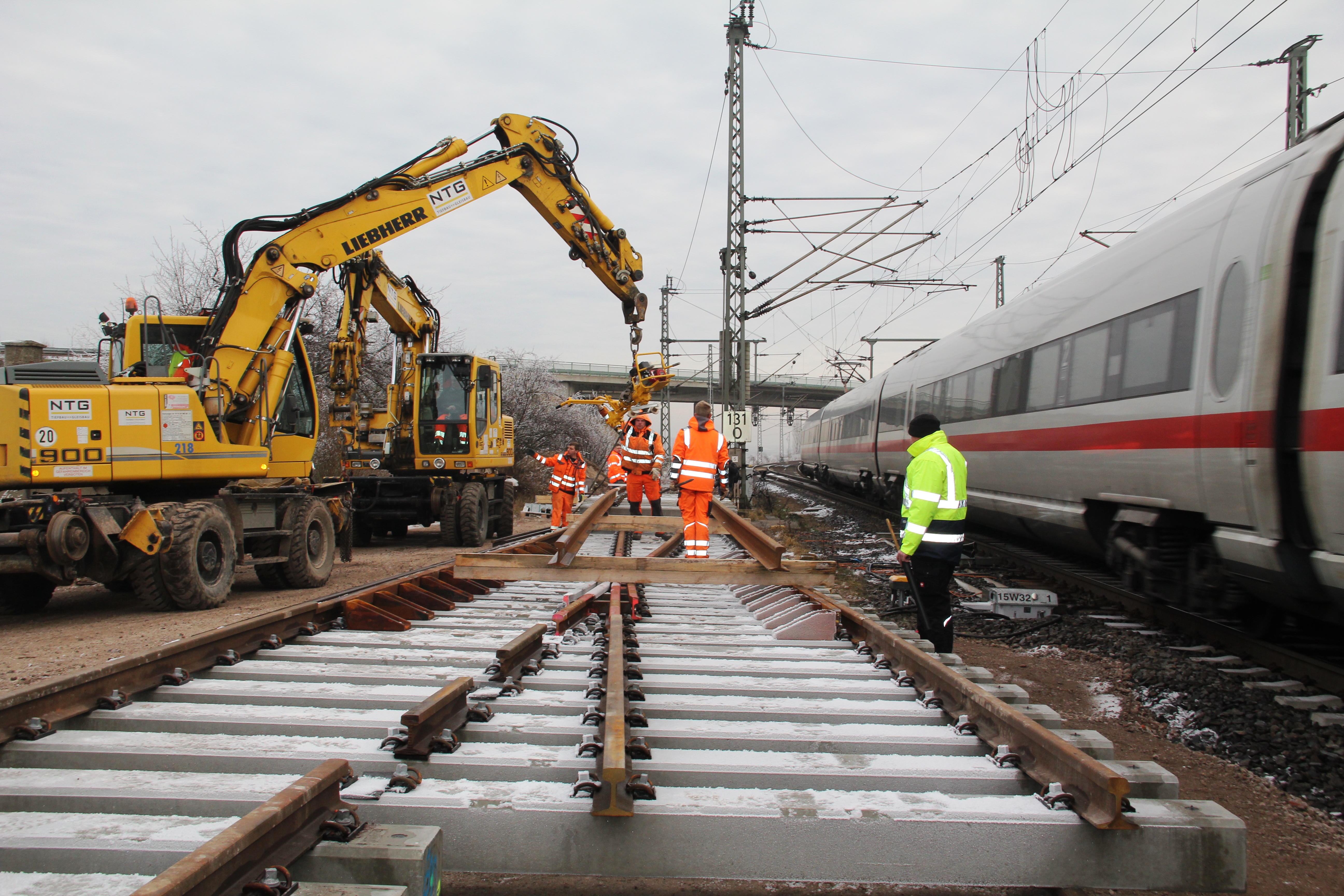 Erfurt–Eisenach. Neue Weichen mit beweglichem Herzstück für 200 km/h. Vormontage